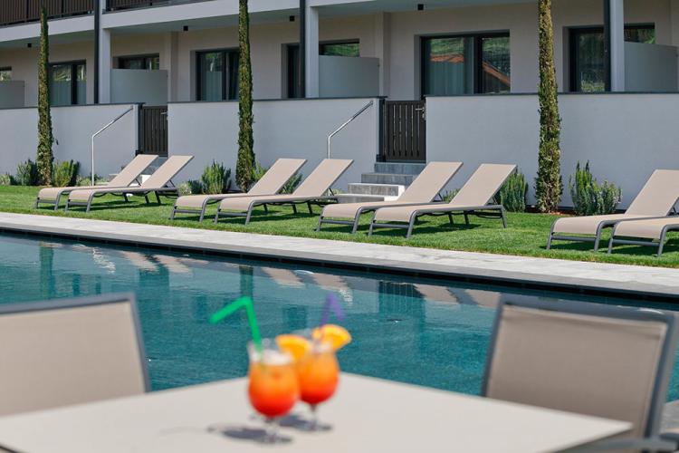 Refreshing drinks by the pool